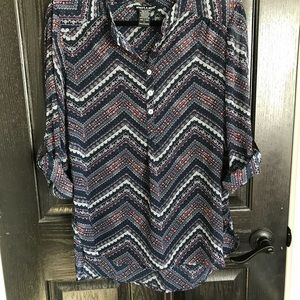 Lightweight navy blue pattern vneck top